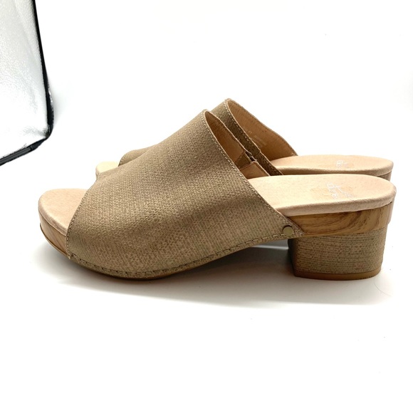 Dansko Maci Taupe Textured Beige Leather Sandals - Picture 10 of 16